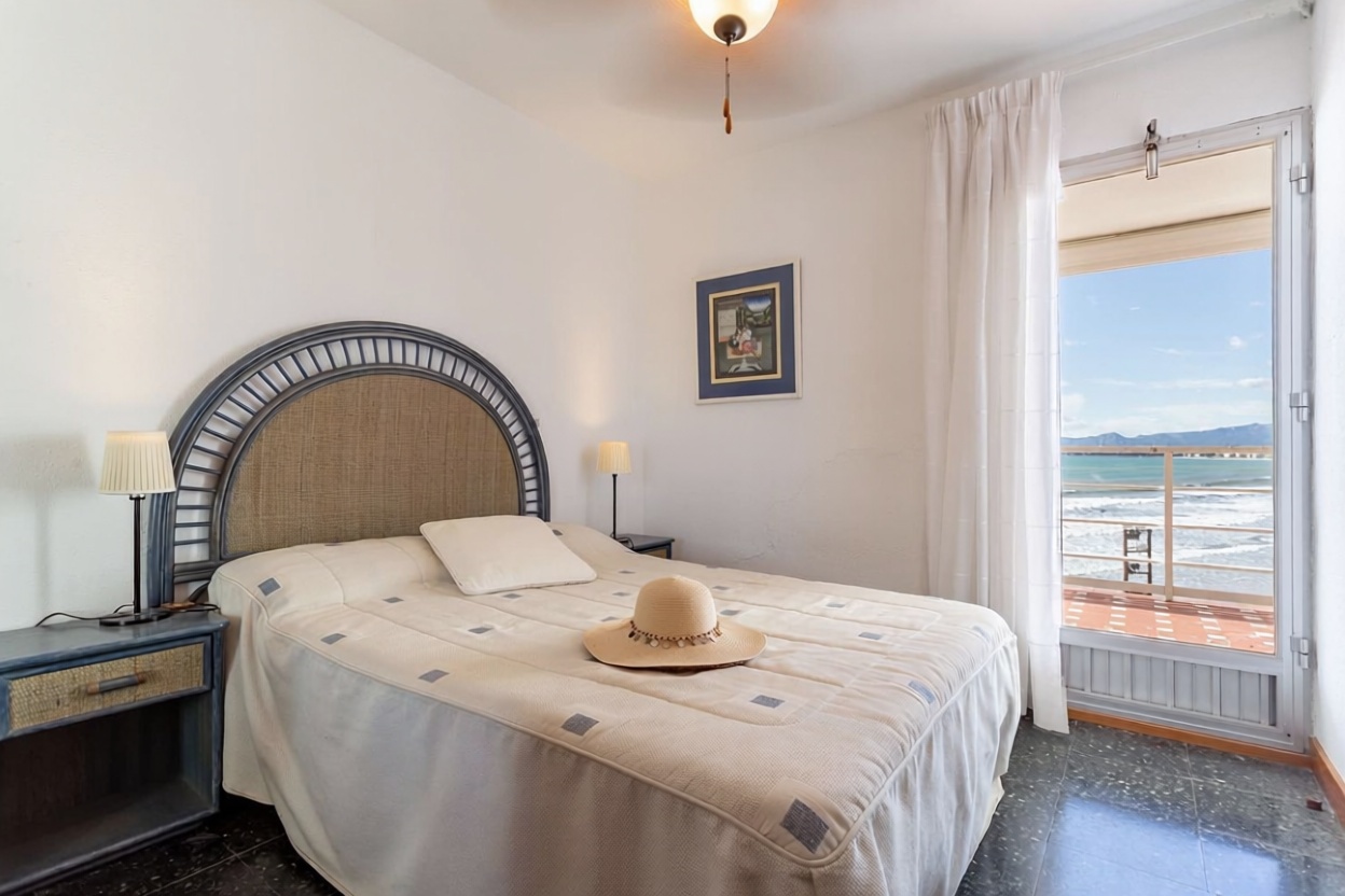 Квартира на продажу на первой линии пляжа в Salou — Спальня
