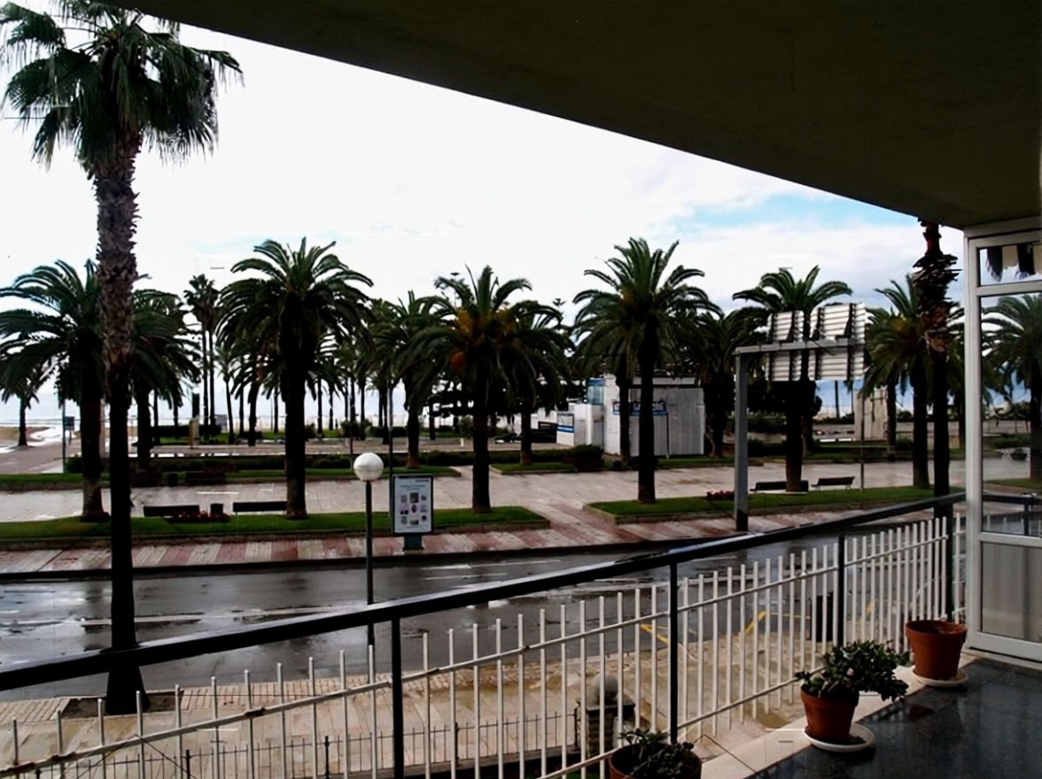 Квартира на продажу на первой линии пляжа в Salou