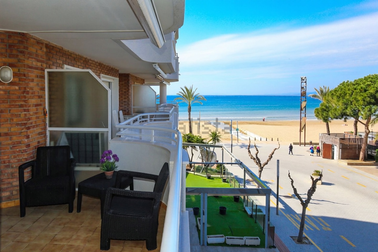 Квартира на продажу на первой линии пляжа в Salou
