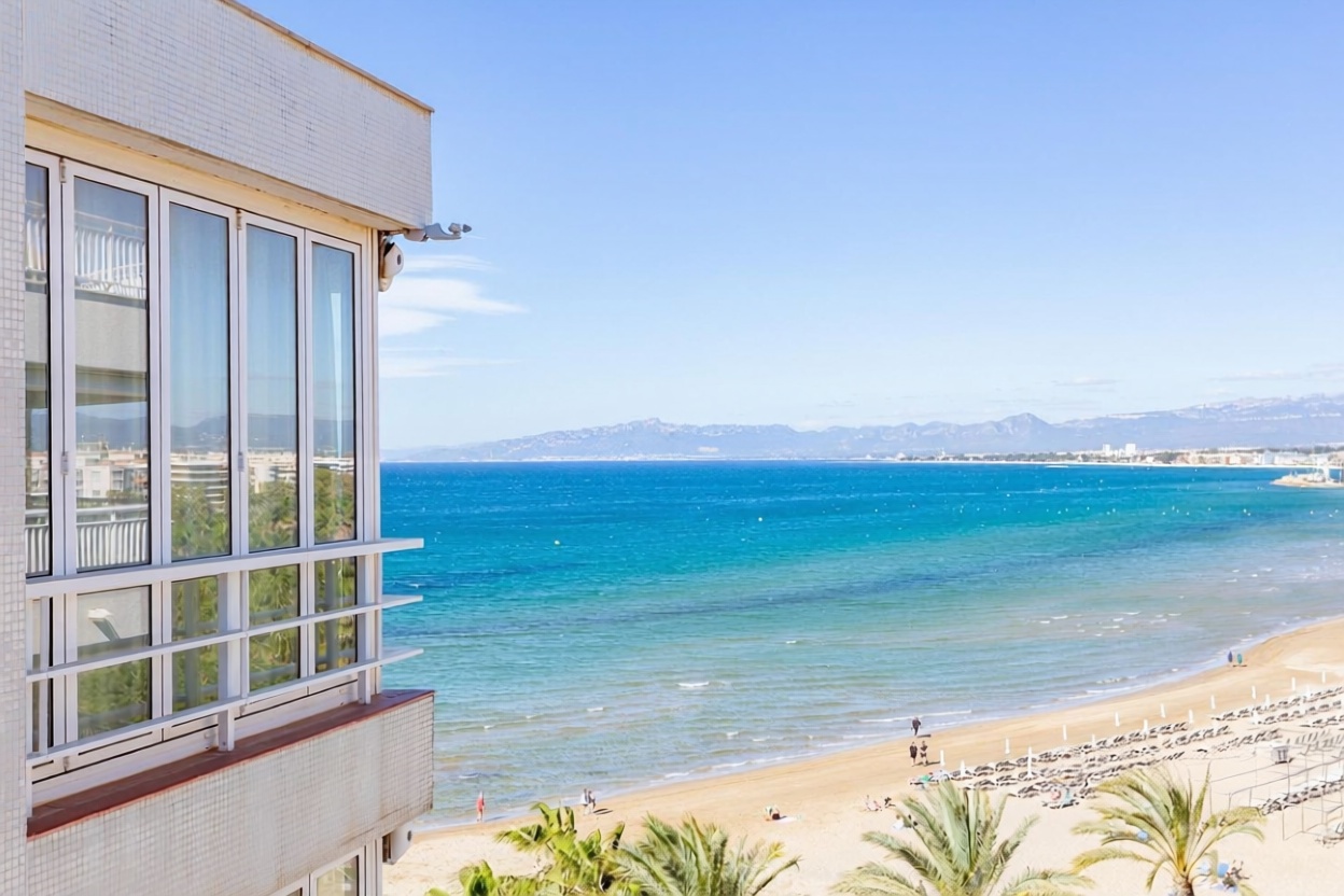 Дуплекс на продажу на первой линии пляжа в Salou — Морской вид