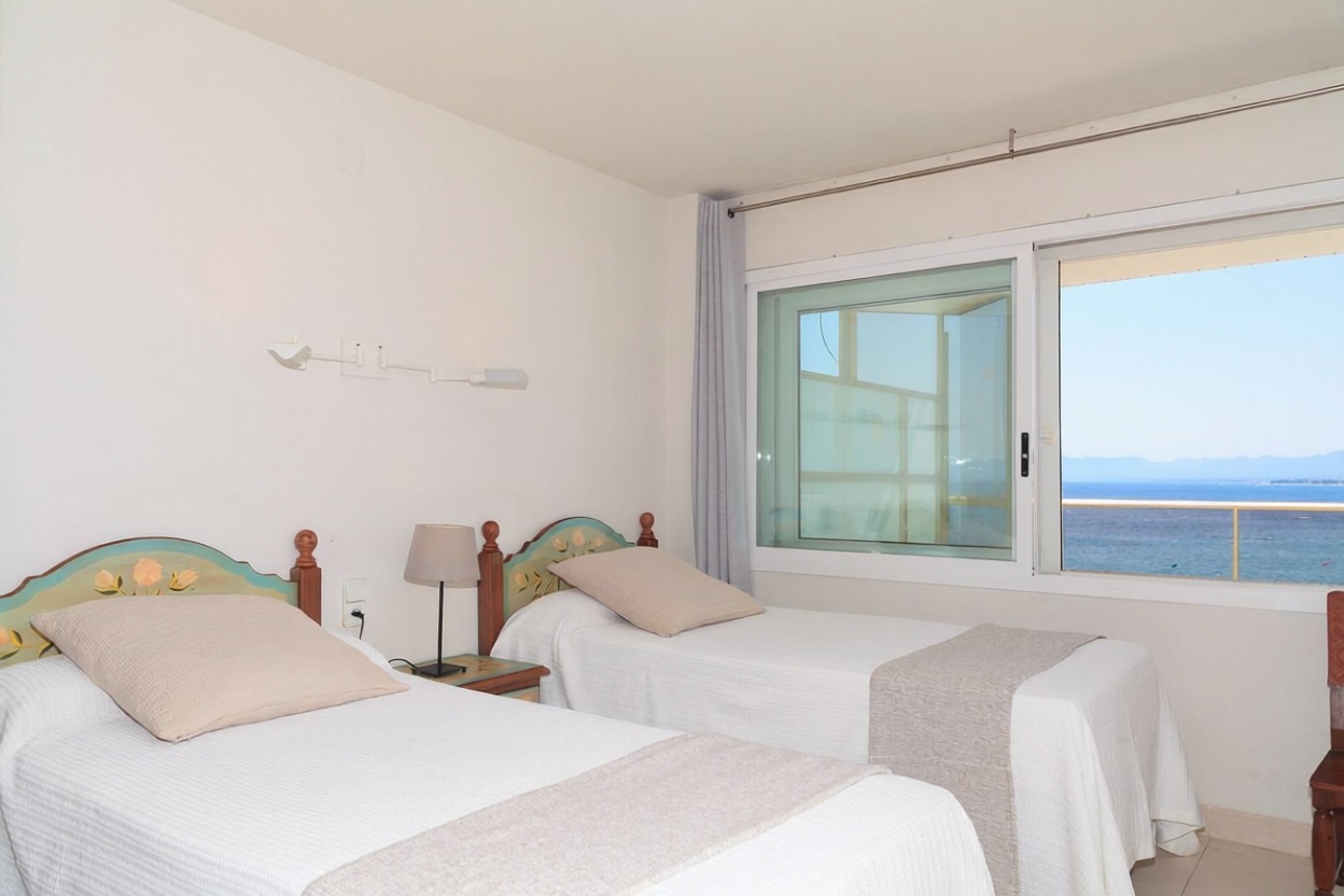 Wohnung zum Verkauf in direkter Strandlage in Salou — Schlafzimmer