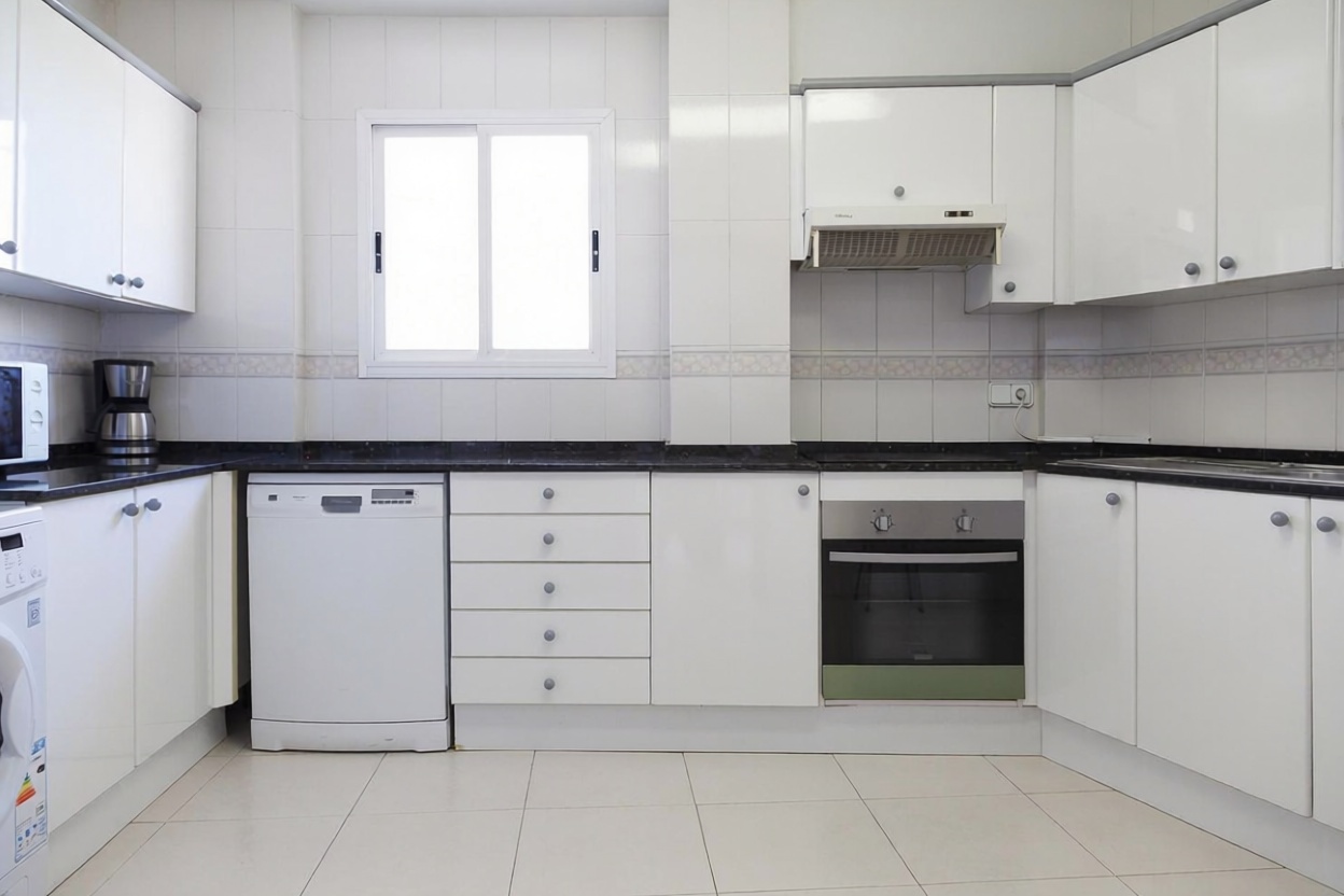 Wohnung zum Verkauf in direkter Strandlage in Salou — Küche