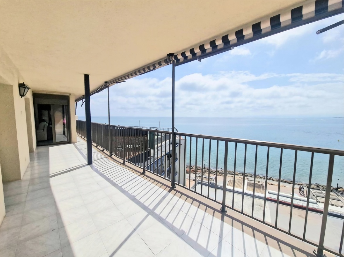 Wohnung zum Verkauf in direkter Strandlage in Salou