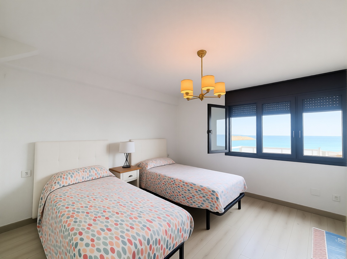 Wohnung zum Verkauf in direkter Strandlage in Salou — Schlafzimmer