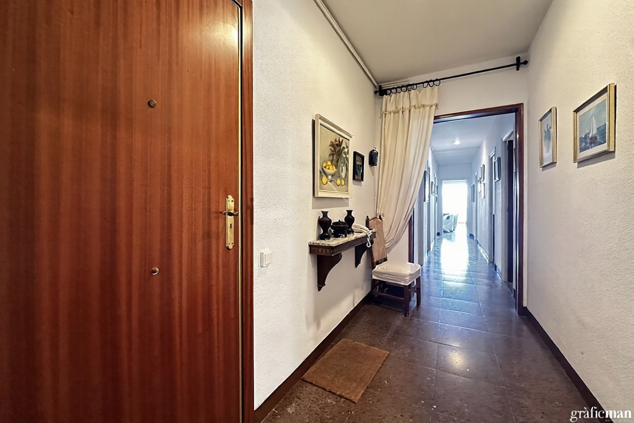 Flat for sale frontline beach in Salou — Bedroom