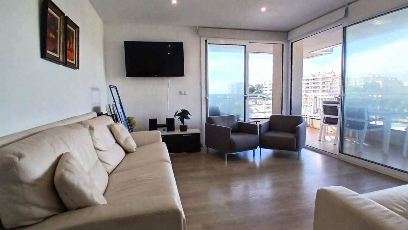 Wohnung zum Verkauf in direkter Strandlage in Salou — Wohnzimmer