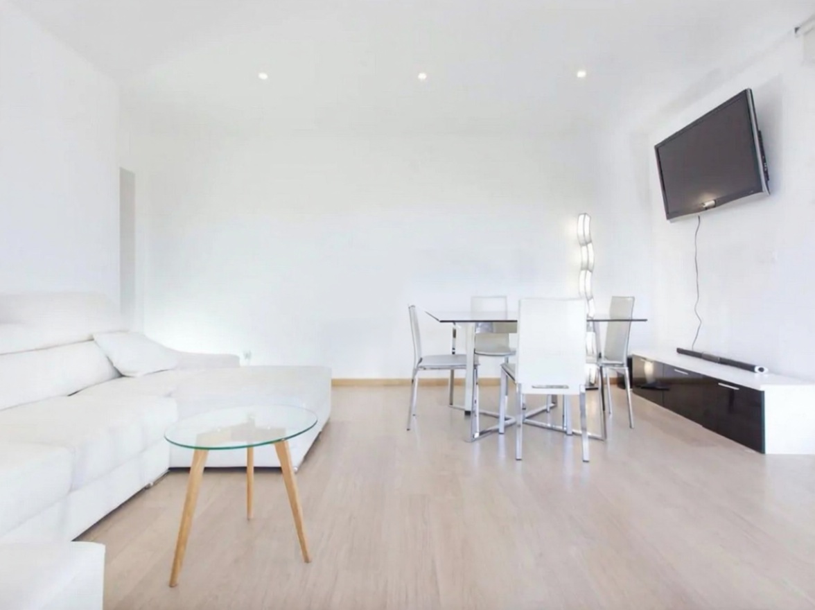 Wohnung zum Verkauf in direkter Strandlage in Salou — Wohnzimmer