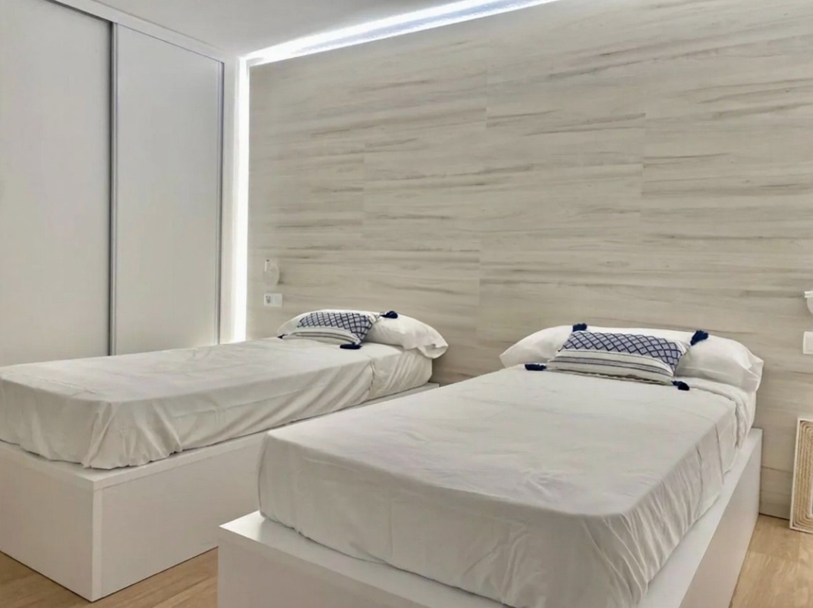 Wohnung zum Verkauf in direkter Strandlage in Salou — Schlafzimmer