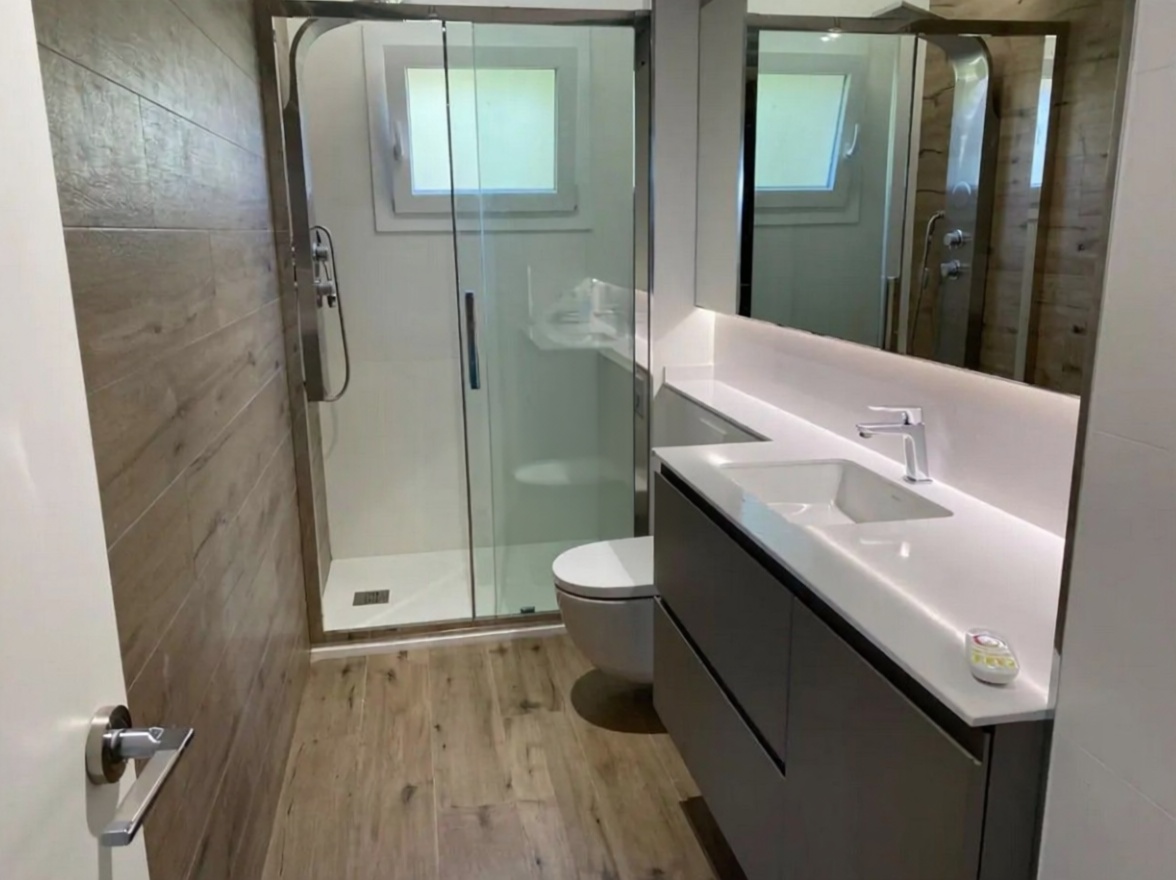 Wohnung zum Verkauf in direkter Strandlage in Salou — Bad