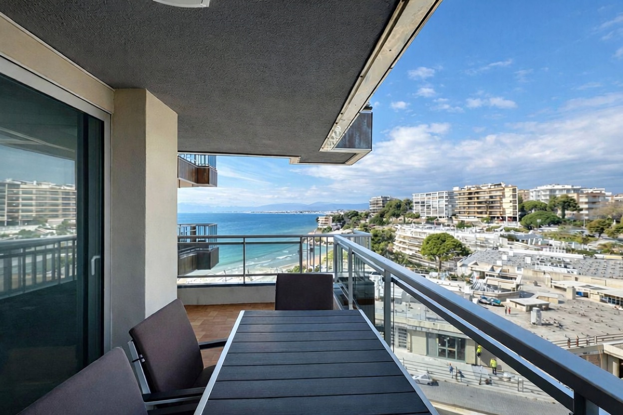 Wohnung zum Verkauf in direkter Strandlage in Salou — Meerterrasse