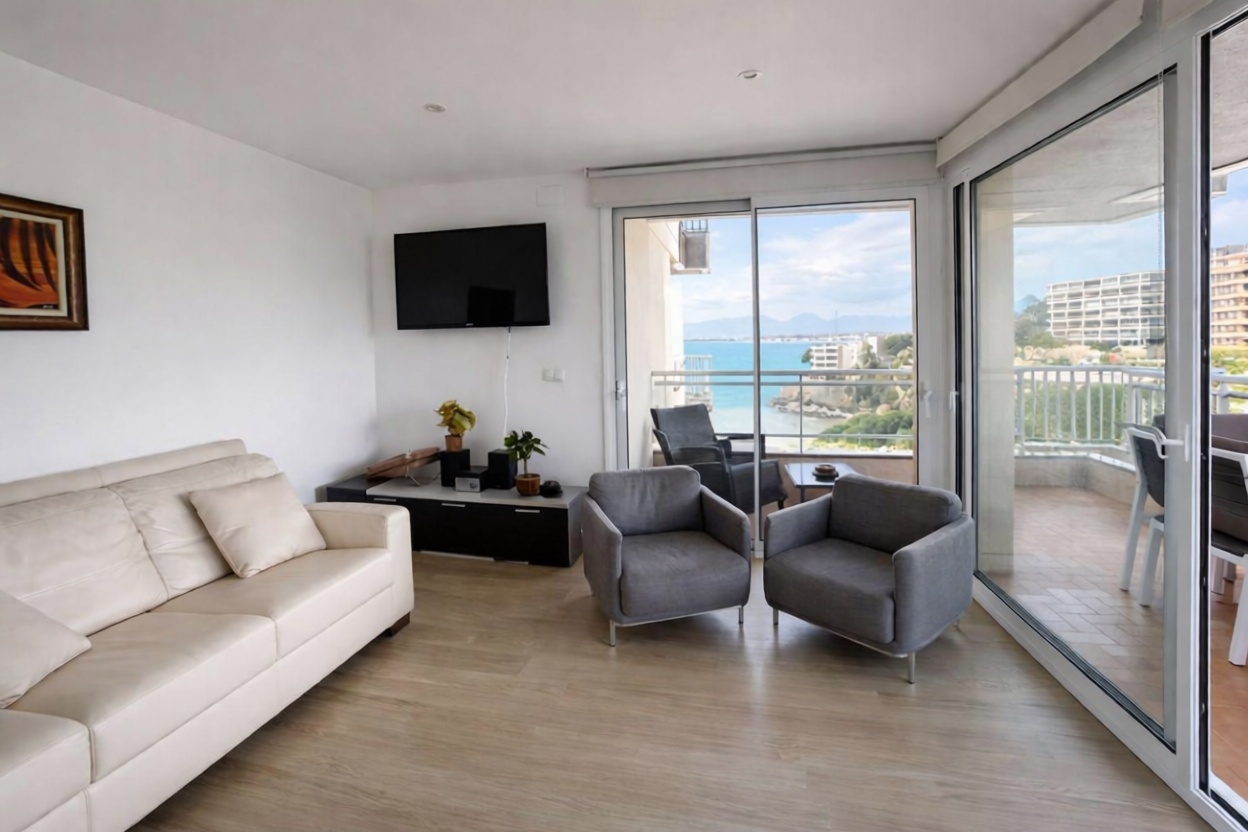 Wohnung zum Verkauf in direkter Strandlage in Salou — Wohnzimmer
