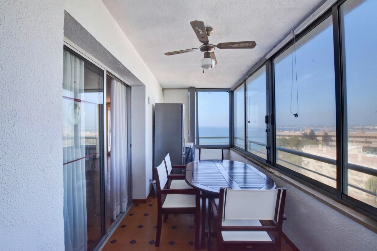 Мансарда на продажу на первой линии моря в Salou — Спальня