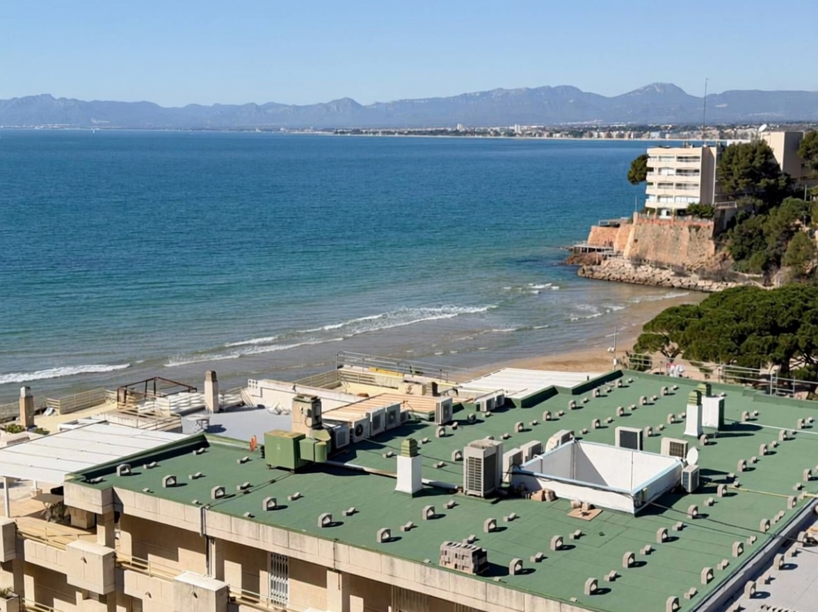 Apartamento em primeira linha de praia em Salou — Vista mar