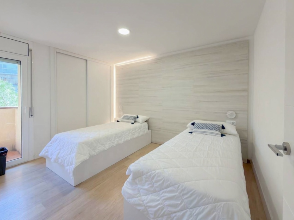 Apartamento em primeira linha de praia em Salou — Quarto