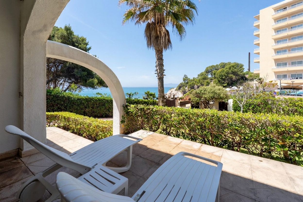 Chalet en venta con acceso directo a la playa en Salou — Terraza mar