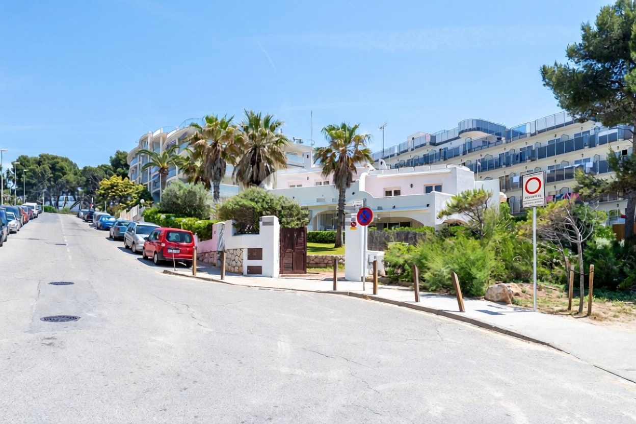 Chalet en venta con acceso directo a la playa en Salou — Salón