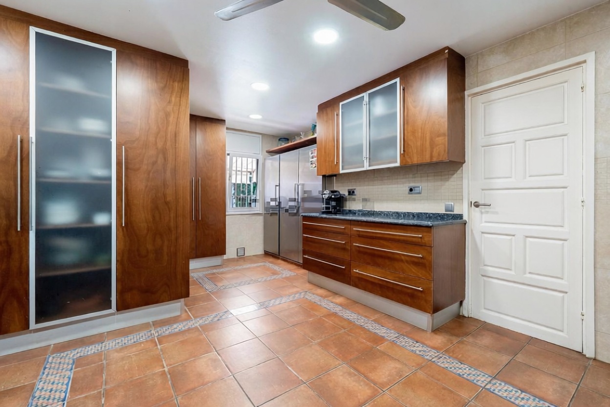 Chalet en venta con acceso directo a la playa en Salou — Baño