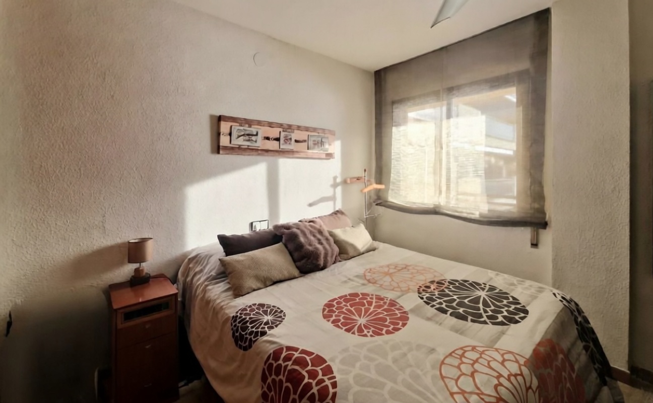Мансарда на продажу на первой линии моря в Salou — Спальня