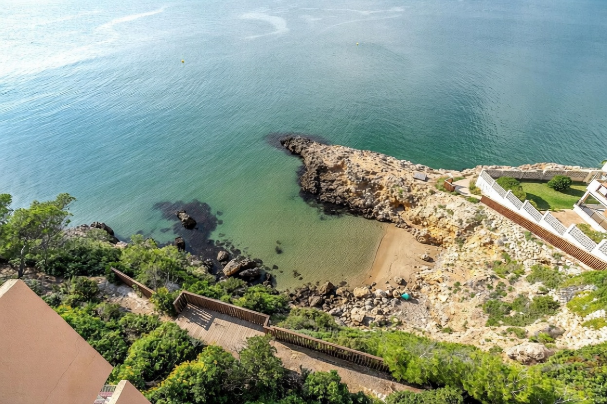 Wohnung zum Verkauf in direkter Strandlage in Salou — Meerblick