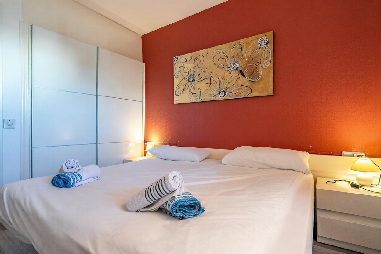 Wohnung zum Verkauf in direkter Strandlage in Salou — Schlafzimmer