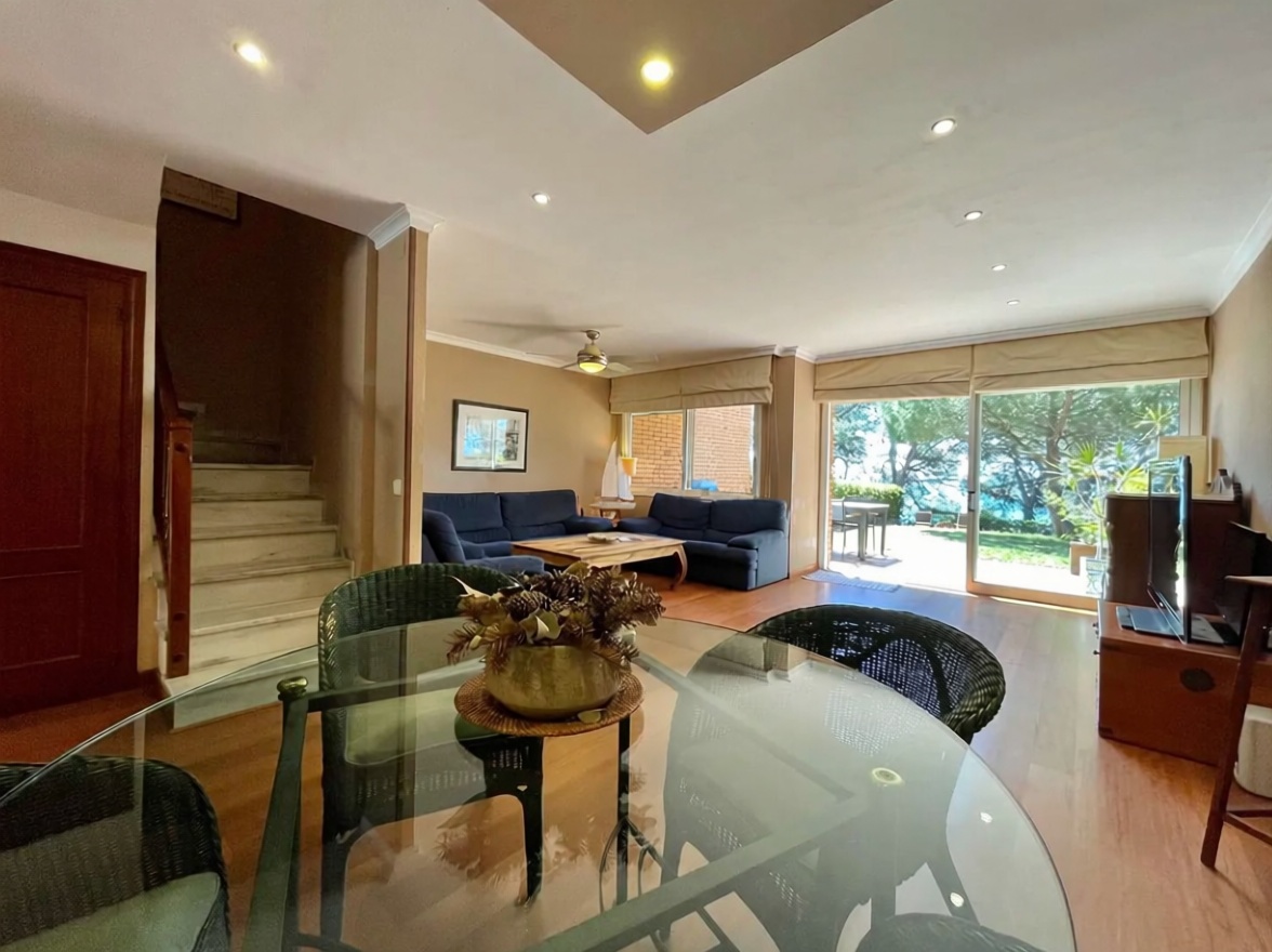 Chalet zum Verkauf mit direktem Strandzugang in Salou — Wohnzimmer