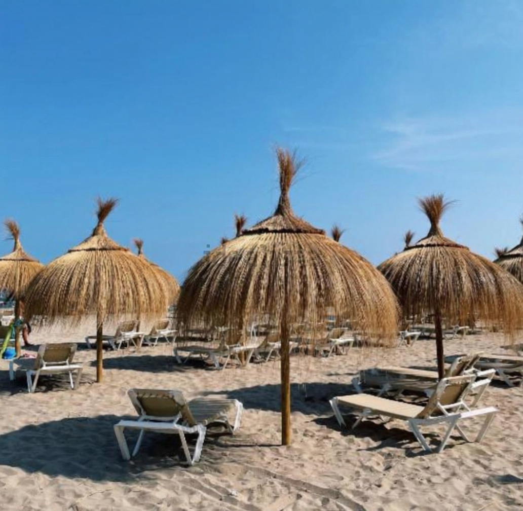 Piso en venta en primera línea de playa en La Pineda — Vista mar