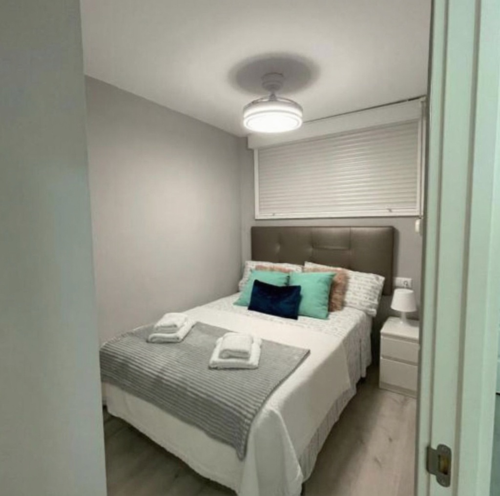 Piso en venta en primera línea de playa en La Pineda — Dormitorio