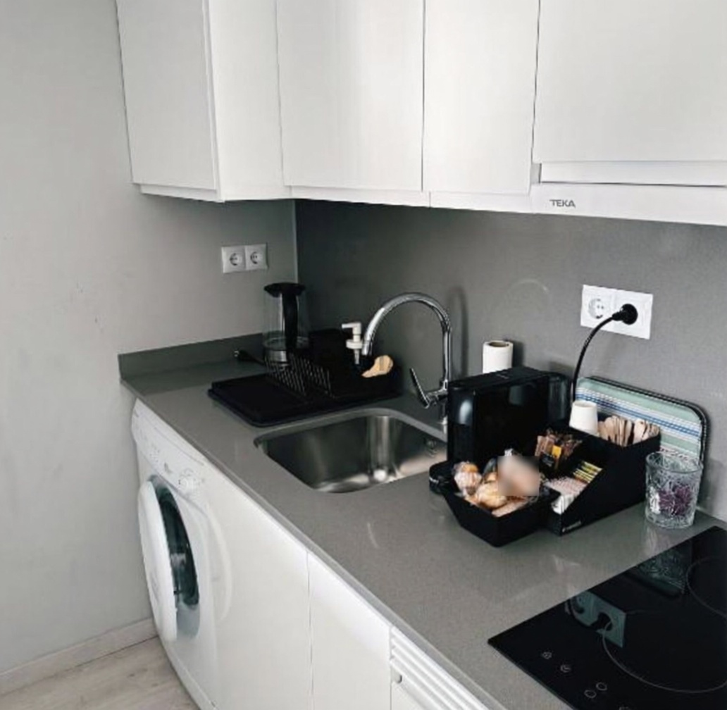 Piso en venta en primera línea de playa en La Pineda — Cocina