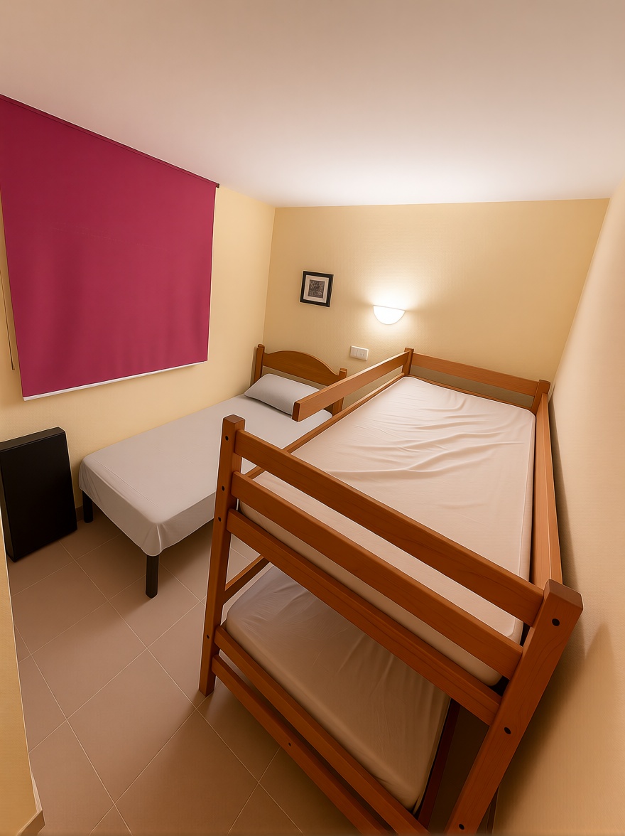 Piso en venta en primera línea de playa en La Pineda — Dormitorio