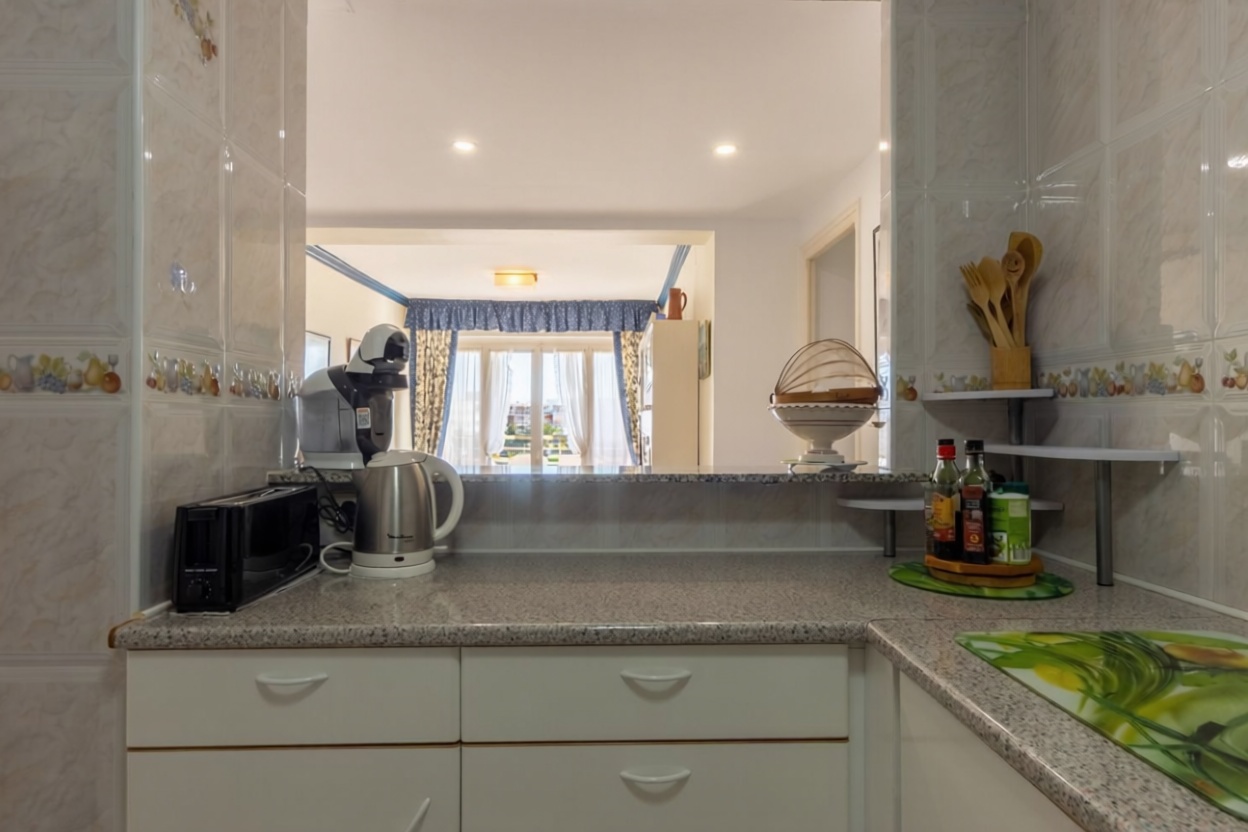 Piso en venta en primera línea de playa en La Pineda — Dormitorio