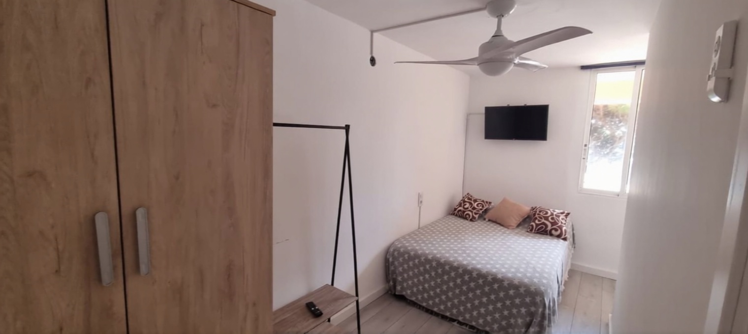 Piso en venta en primera línea de playa en La Pineda — Dormitorio
