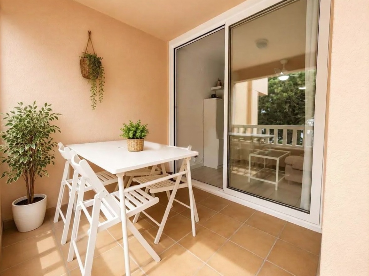 Piso en venta en primera línea de playa en La Pineda — Terraza