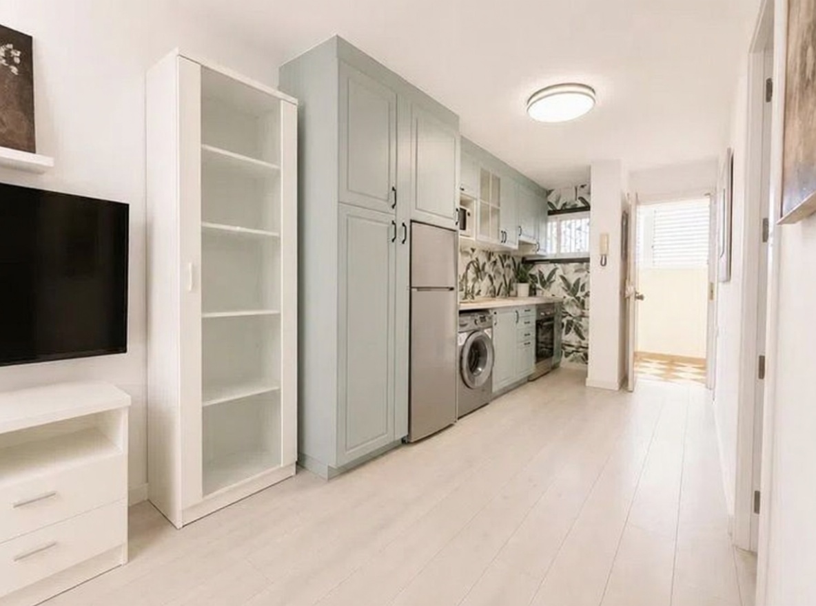 Piso en venta en primera línea de playa en La Pineda — Cocina