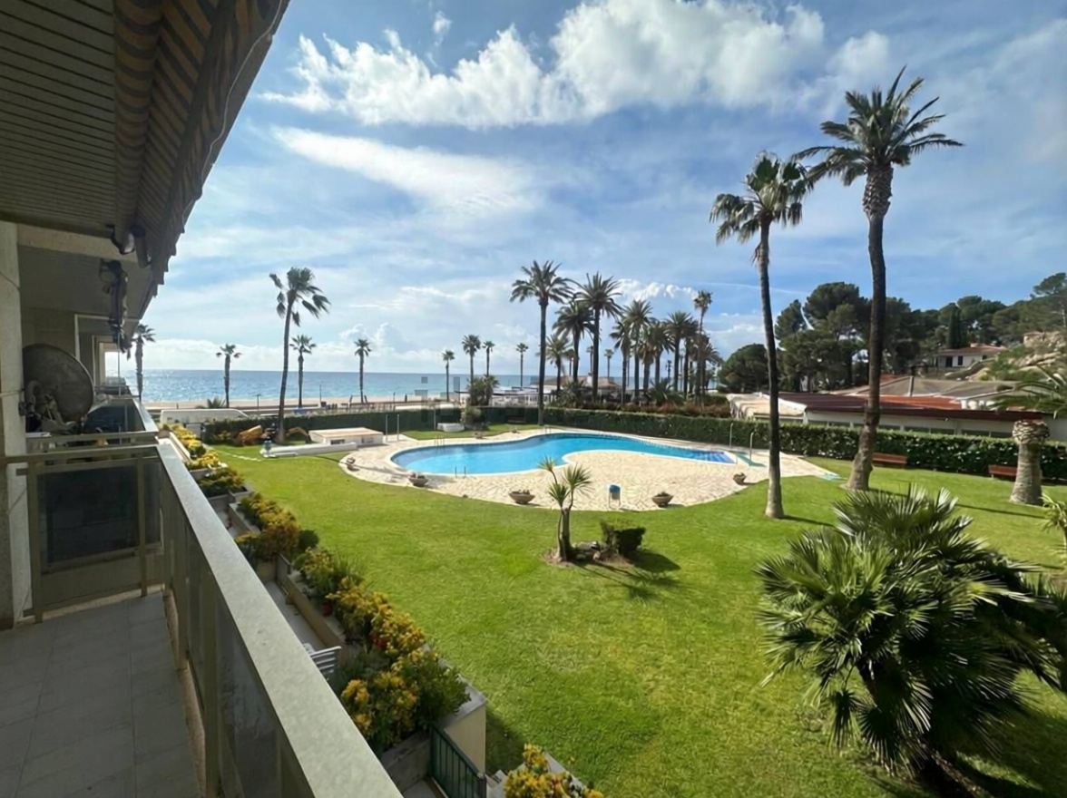 Flat for sale frontline beach in Mont-roig del Camp Miami Playa