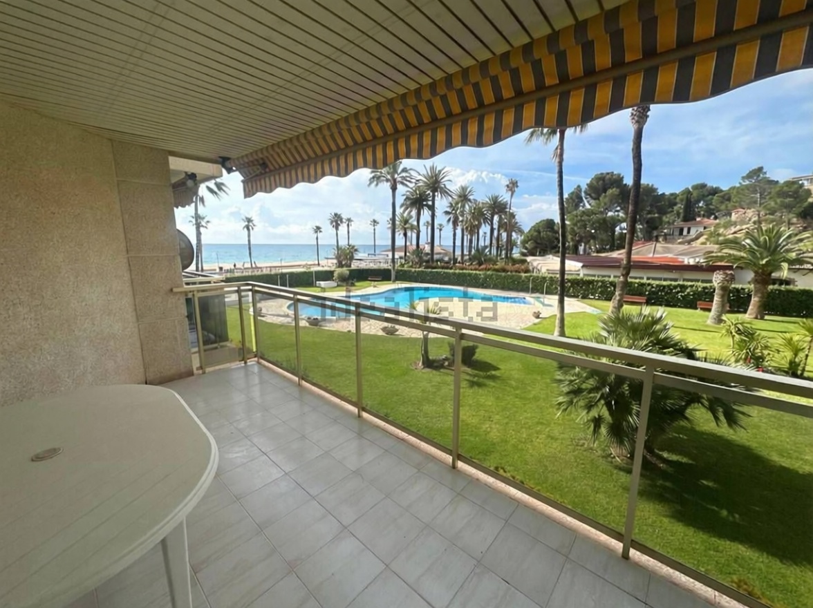 Flat for sale frontline beach in Mont-roig del Camp Miami Playa — Sea terrace