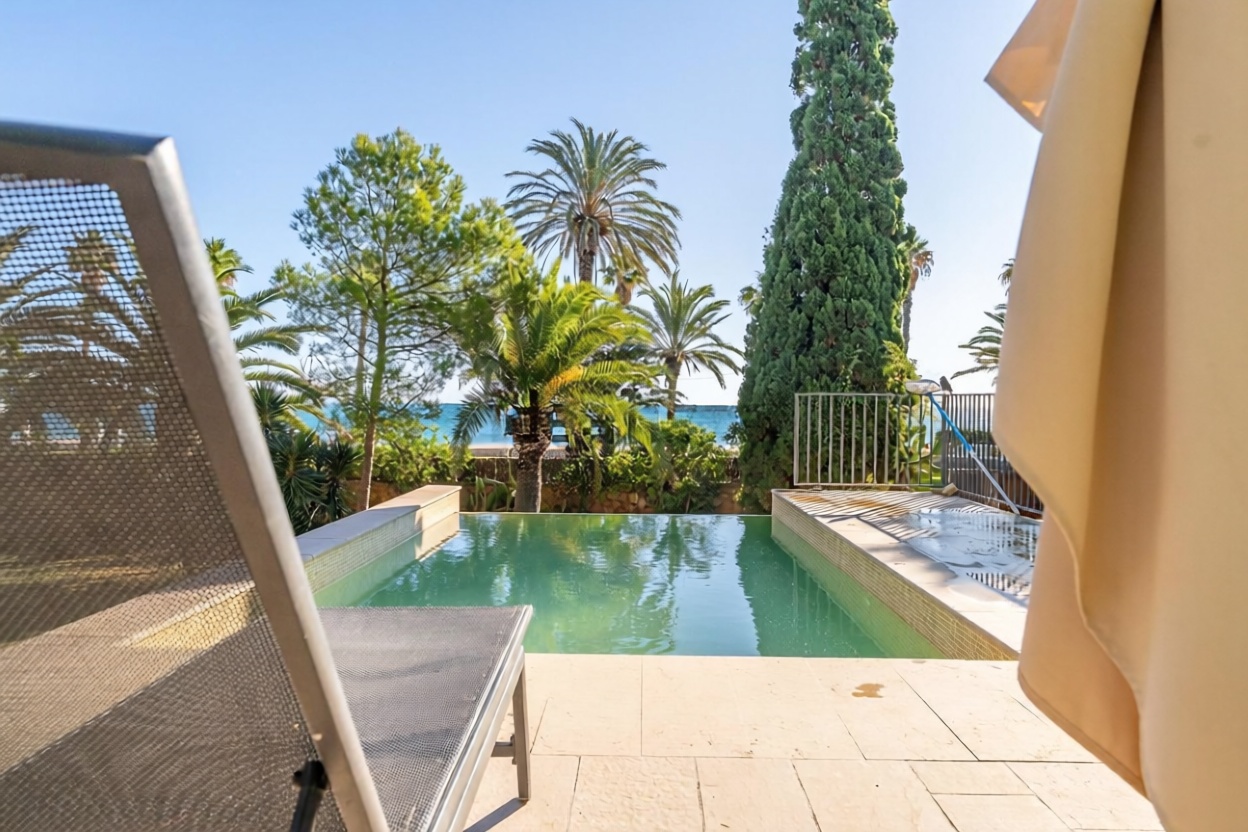 Chalet en venta con acceso directo a la playa en Miami Playa Mont-Roig del Camp — Terraza mar
