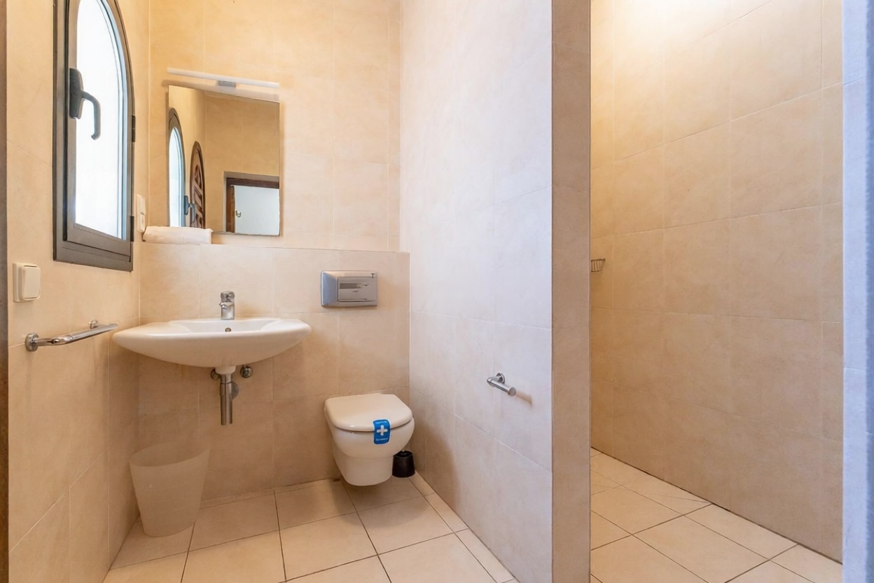Chalet en venta con acceso directo a la playa en Miami Playa Mont-Roig del Camp — Comedor