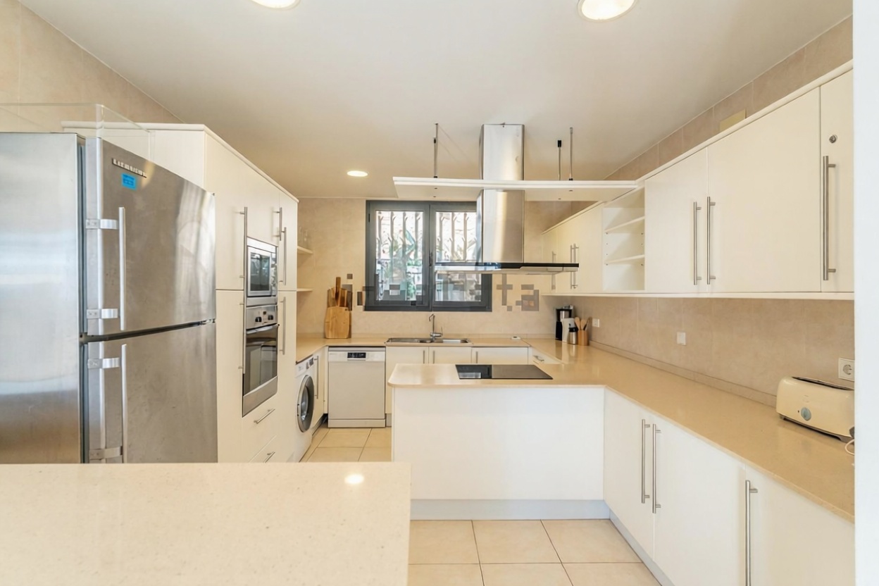 Chalet en venta con acceso directo a la playa en Miami Playa Mont-Roig del Camp — Dormitorio