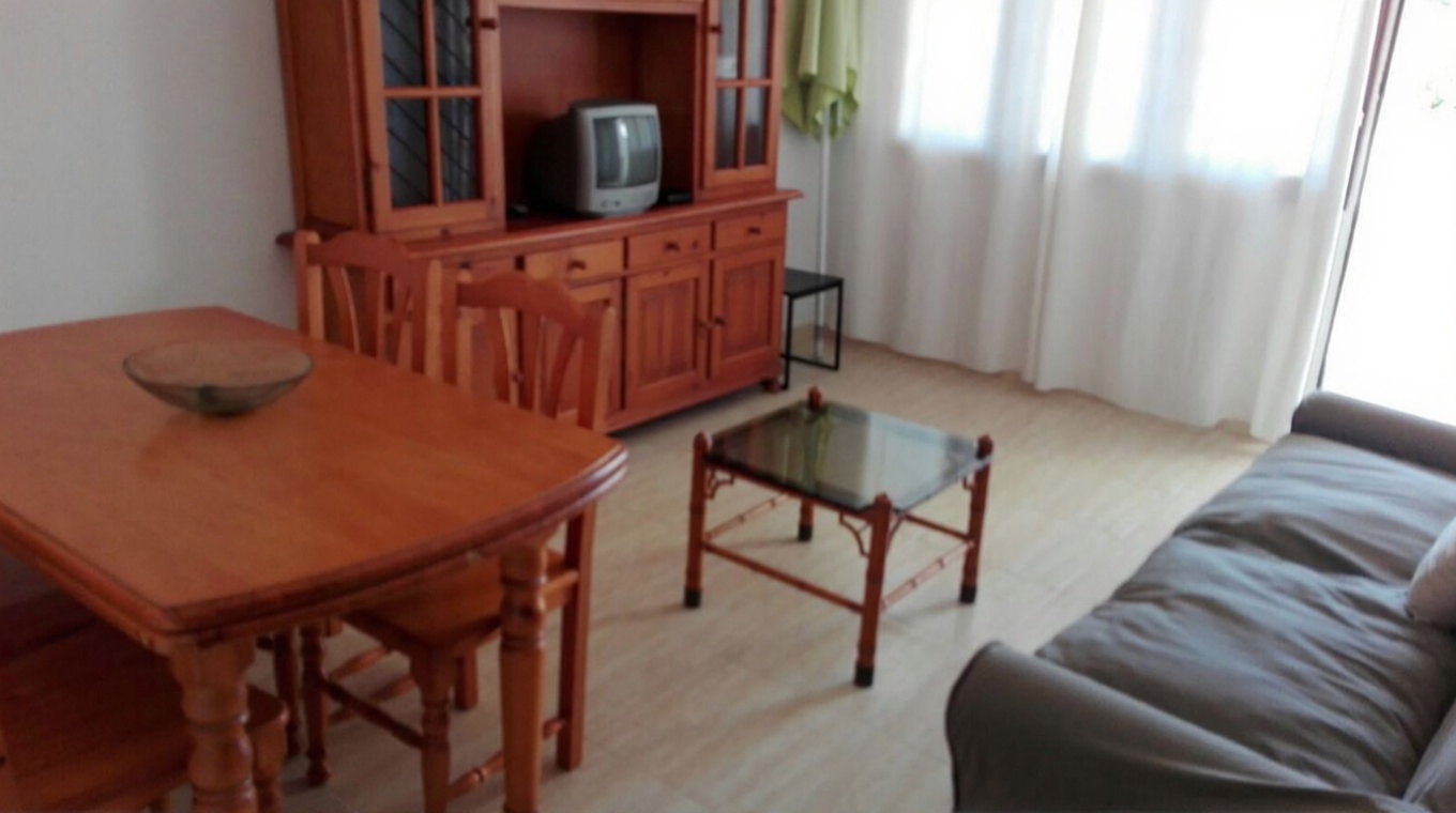 Piso en venta en primera línea de playa en Miami Playa Mont-Roig del Camp — Salón