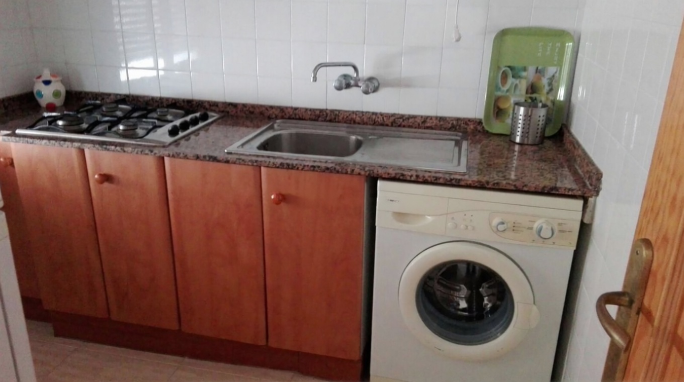 Piso en venta en primera línea de playa en Miami Playa Mont-Roig del Camp — Cocina