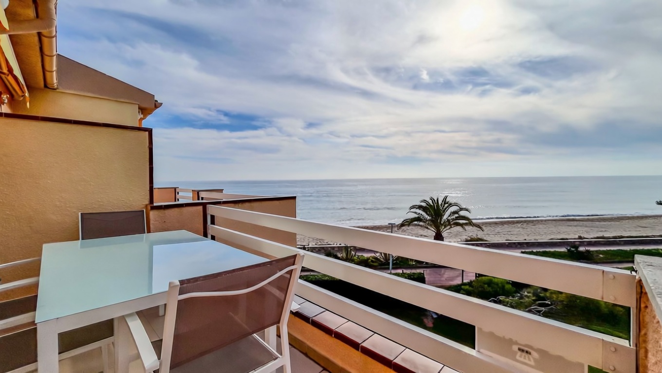 Flat for sale frontline beach in Mont-roig del Camp Miami Playa