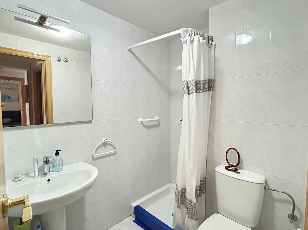 Flat for sale frontline beach in Mont-roig del Camp Miami Playa — Bathroom