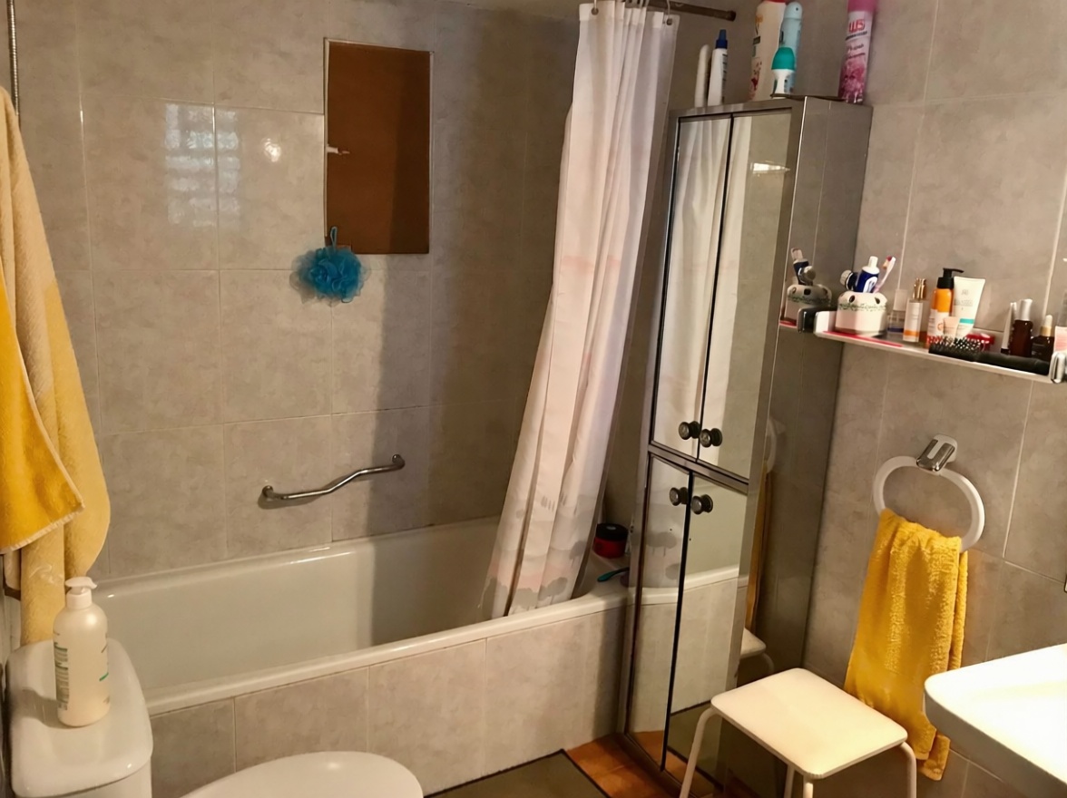 Flat for sale frontline beach in Mont-roig del Camp Miami Playa — Bathroom