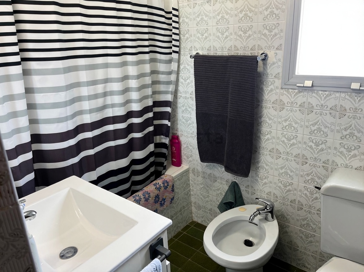 Piso en primera línea de playa en Miami Playa Mont-Roig del Camp — Baño