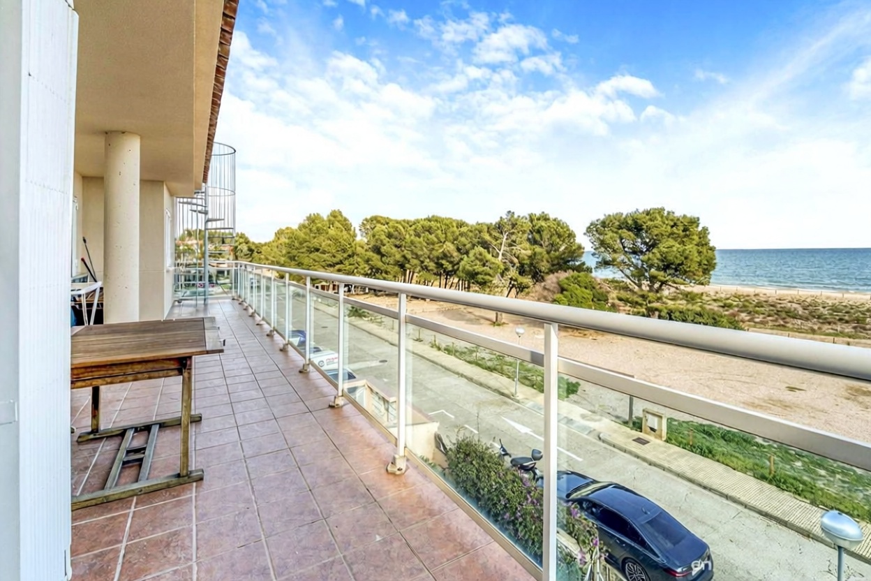 Ático en venta en primera línea de mar en Hospitalet de l'Infant — Terraza mar