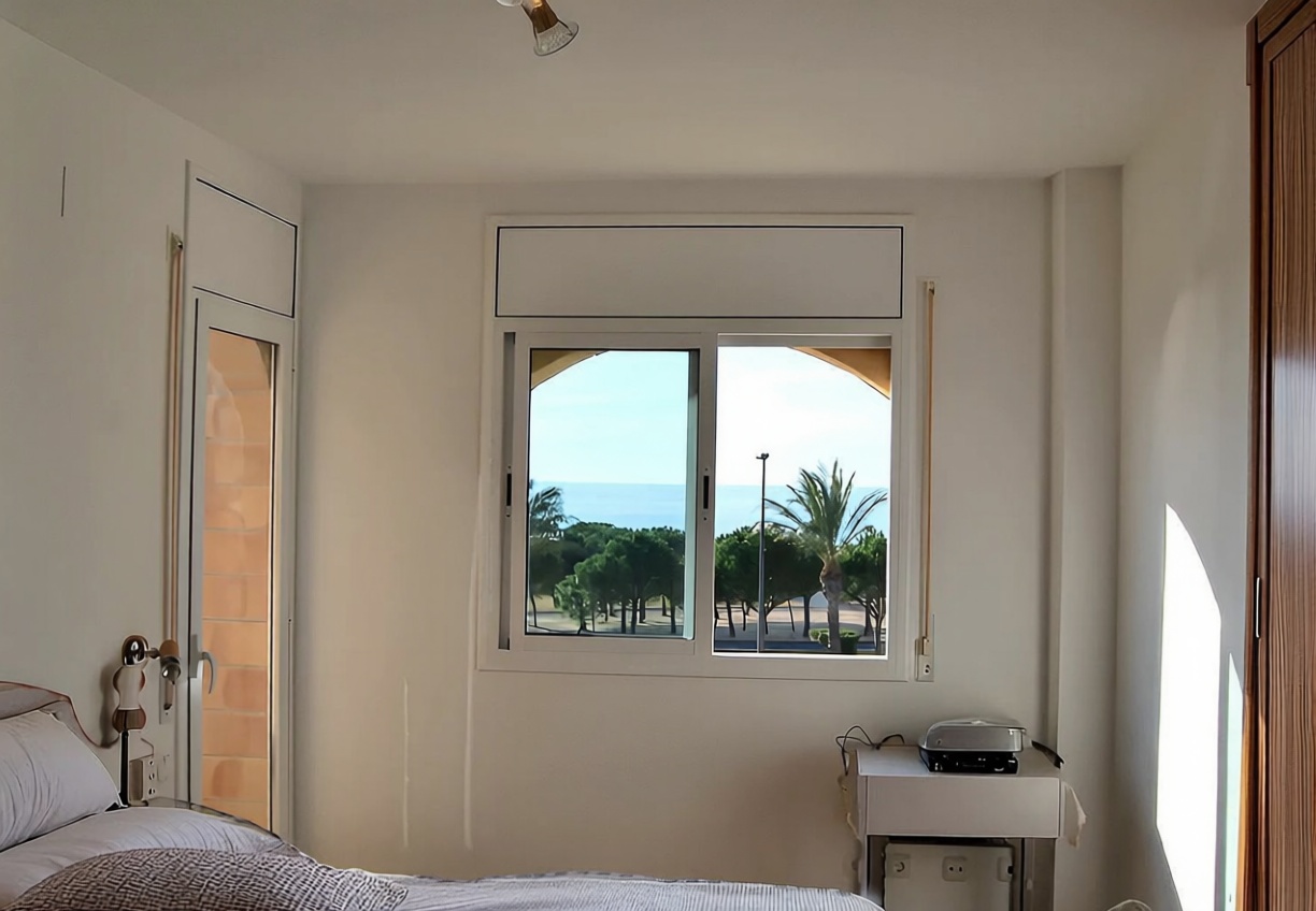 Chalé à venda com acesso direto à praia em Hospitalet de l'Infant — Quarto