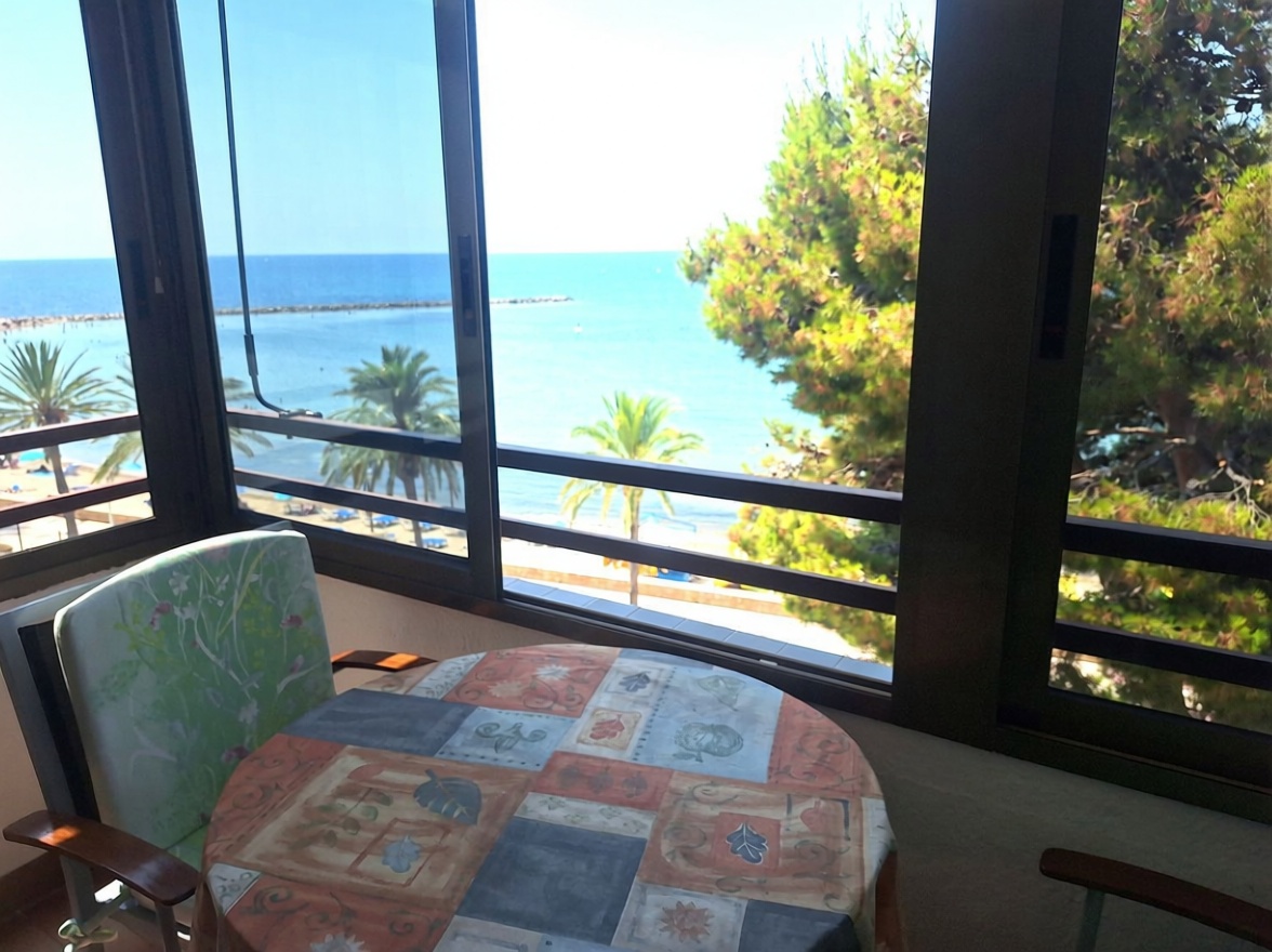 Dachgeschosswohnung zum Verkauf in erster Meereslinie in Hospitalet de l'Infant