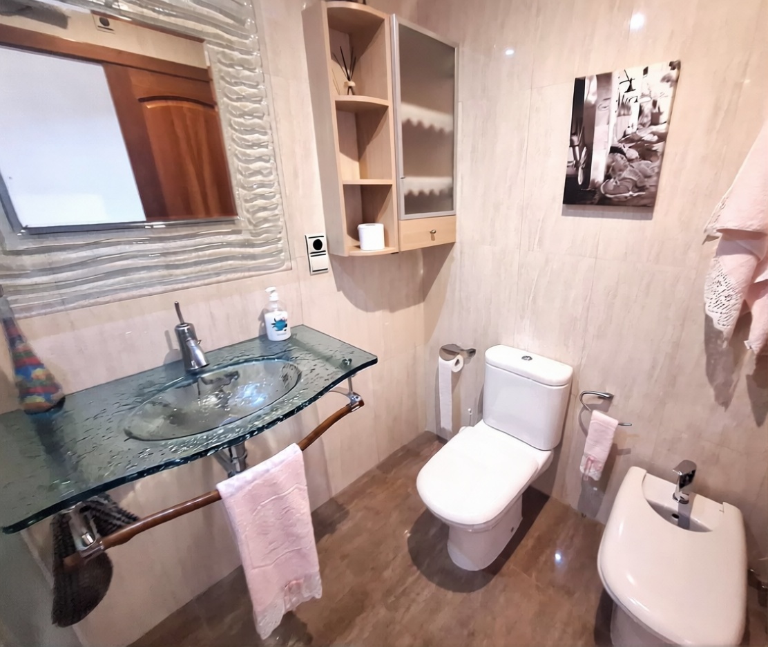 Ático à venda em primeira linha de mar em Hospitalet de l'Infant — Quarto