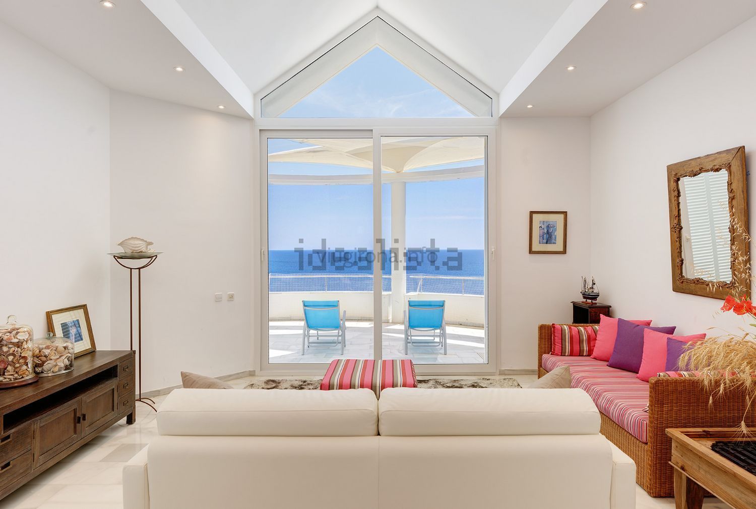 Chalet con acceso directo a playa en Lloret de Mar — Salón