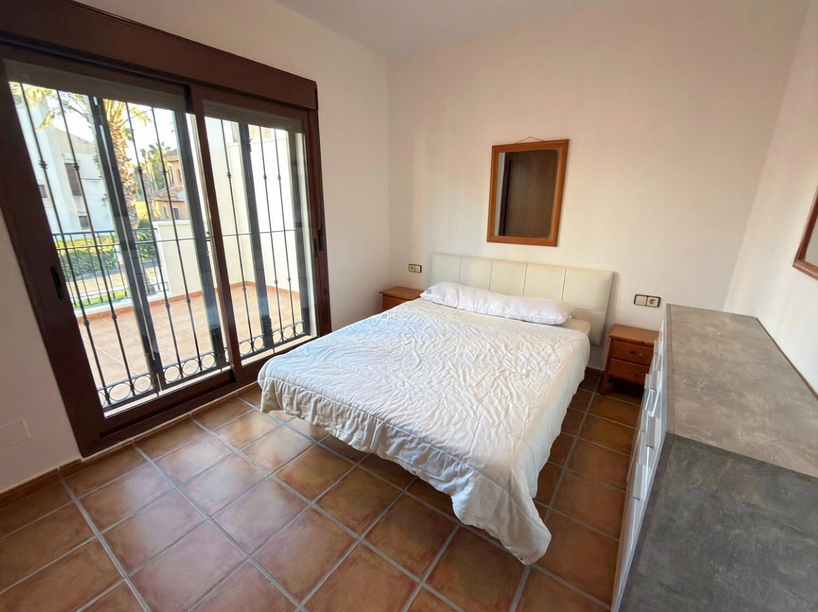 Chalet zum Verkauf mit direktem Strandzugang in Alicante — Schlafzimmer